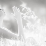 手のひらを合わせるアンジャリムドラ～意識の統合