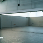 春感じる夜の考え事。-ヨガスタジオと鏡-